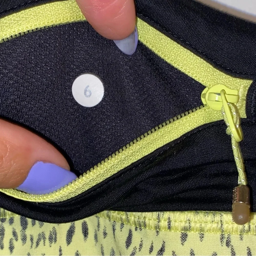 Lululemon Run Speed Short 4-way Stretch
Dottie Dash Clarity Yellow Black Size 6 - Picture 6 of 6